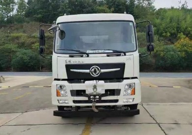 國(guó)六東風(fēng)專底D3V前四后八26方灑水車 國(guó)六東風(fēng)專底D3V前四后八26方灑水車